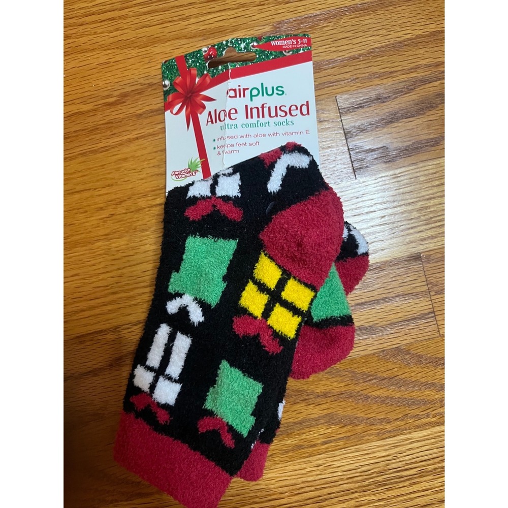 Airplus Aloe Infused Ultra Comfort Socks Christmas Holiday Fuzzy NWT 5-11